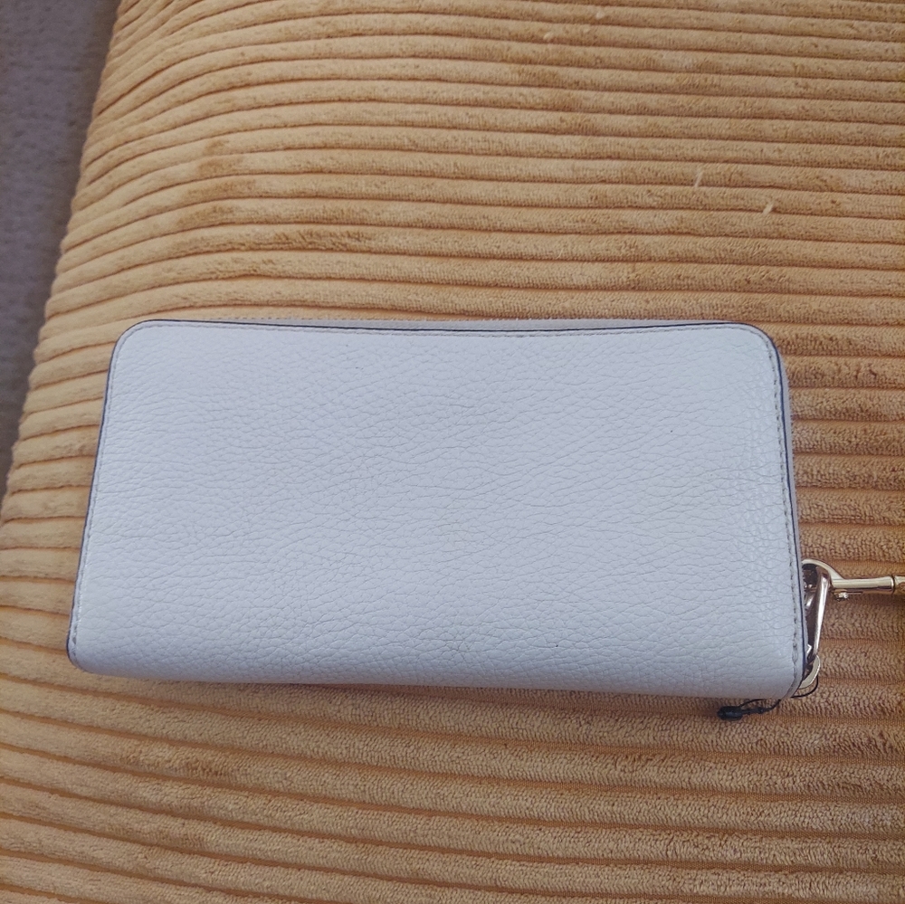Coach 3 Pc. Horse and Carriage Cream Tote, Wallet and Large Coach Dusty - Picture 8 of 12